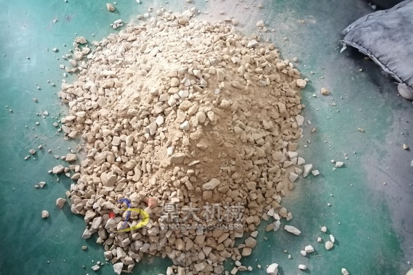 對輥制砂機(jī)試機(jī)現(xiàn)場